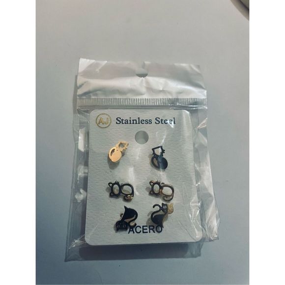 3 GOLD KITTY EARRINGS - Picture 2 of 4